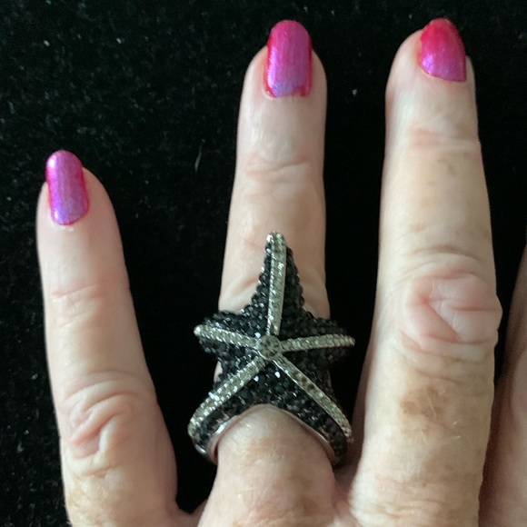 Jewelry - Black starfish